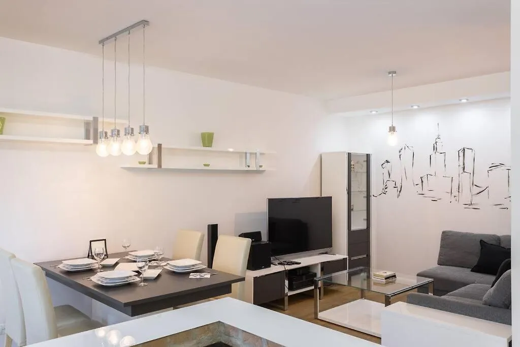 Urban Chic - City Center - One Bedroom Apartment - Warsaw Stays - Siedmiogrodzka 1